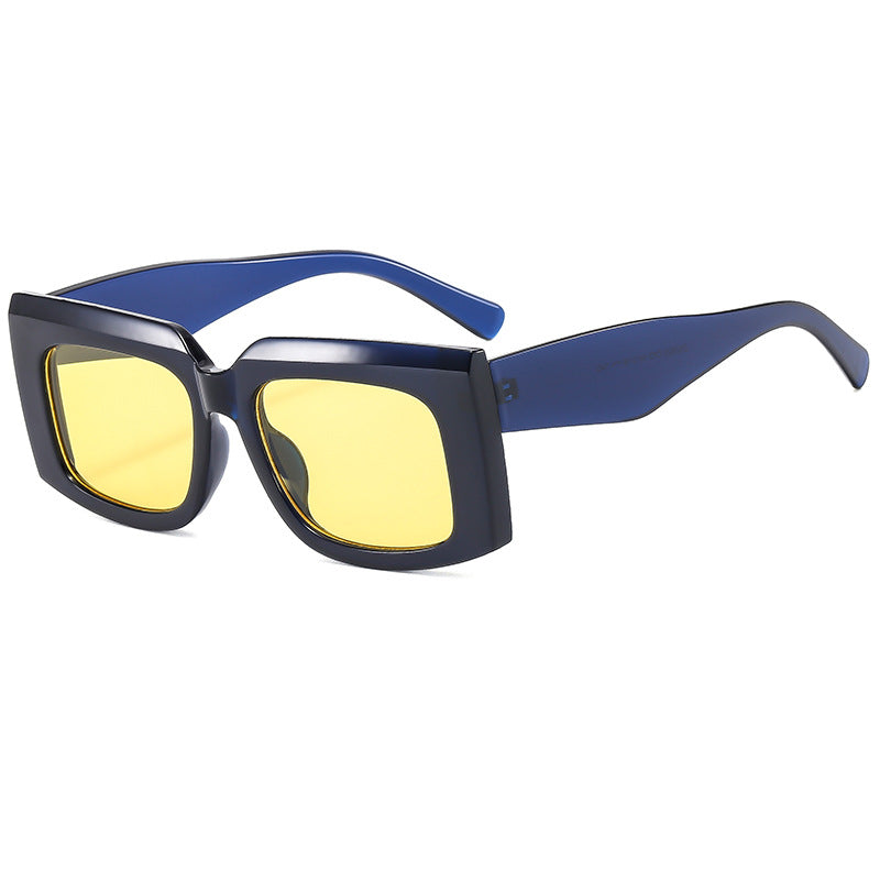 Dame Moda solbrille med markant kvadratisk ramme og UV-beskyttelse Skanto