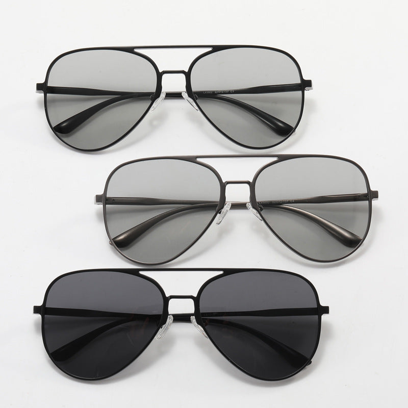 Dame pilot solbrille med UV-beskyttelse og elegant ramme Skanto