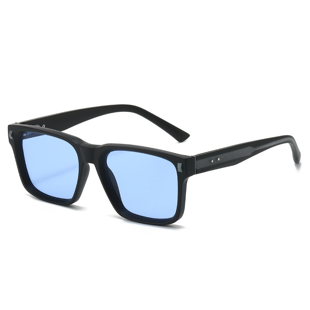 Dame Fashion-solbrille med UV400-beskyttelse og moderne, kantete design Skanto