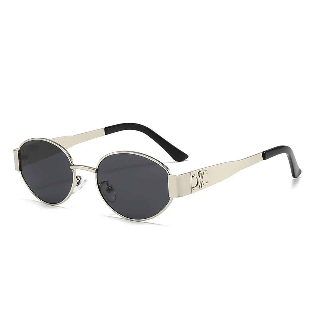 Dame Designer-solbrille med elegant oval ramme og unike aksenter Skanto