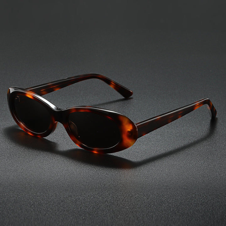 Dame moteriktig solbrille i elegant akvarellstil Skanto