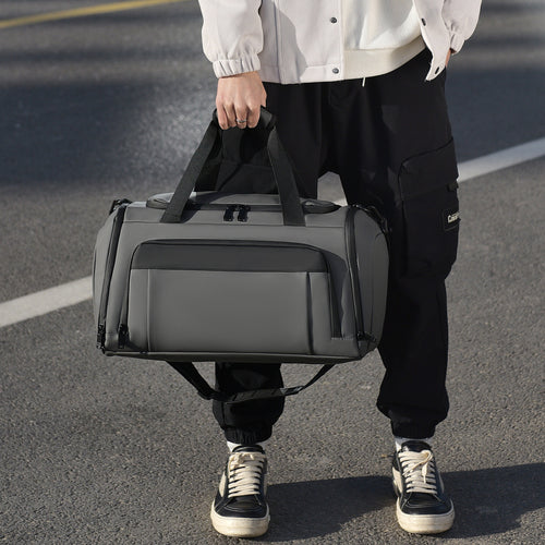 Sportslig Duffelbag med innovativt romkonsept Skanto