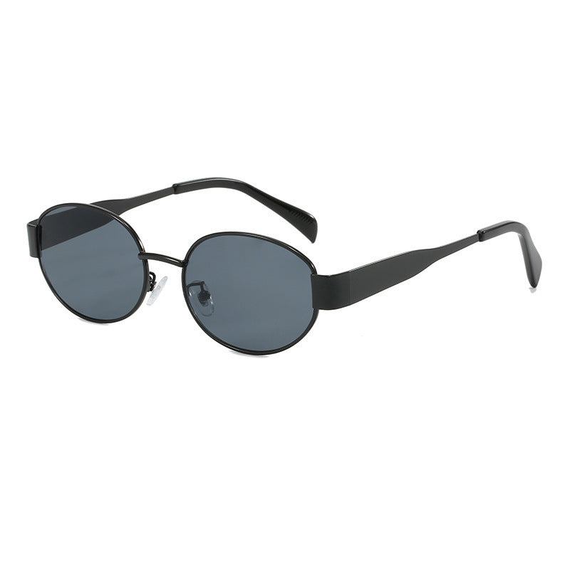 Dame moteriktig solbrille i elegant oval design Skanto
