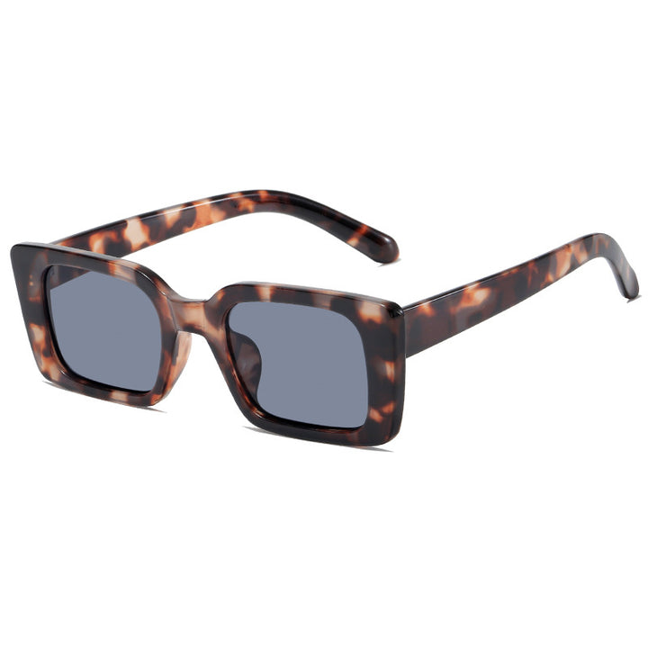 Dame moteriktig kvadratisk solbrille med bred, blank ramme Skanto