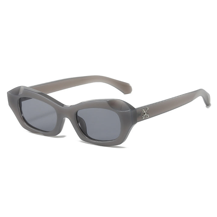 Dame moteriktig solbrille i innovativt design Skanto