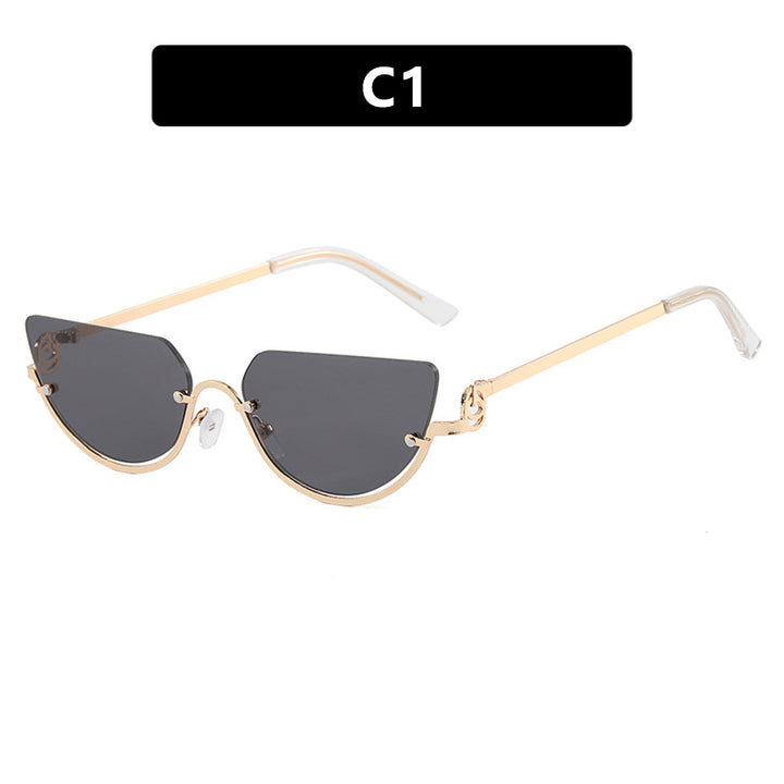 Dame Cat-Eye solbriller med gullfarget metallramme og UV-beskyttelse Skanto