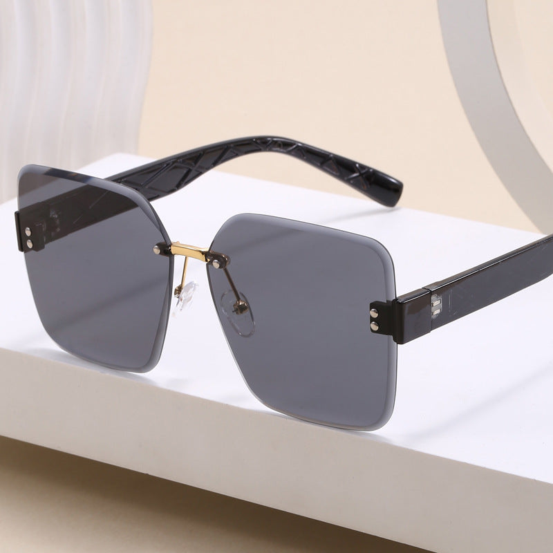Damer oversized kvadratisk solbrille med moderne dekor Skanto