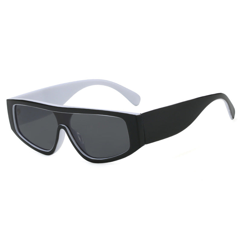 Damen moteriktig sports solbrille med innovativt design og bred ramme Skanto