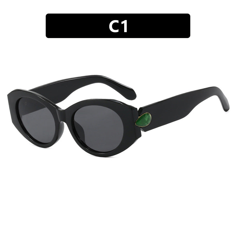 Dame elegant solbrille med stilige konturer Skanto