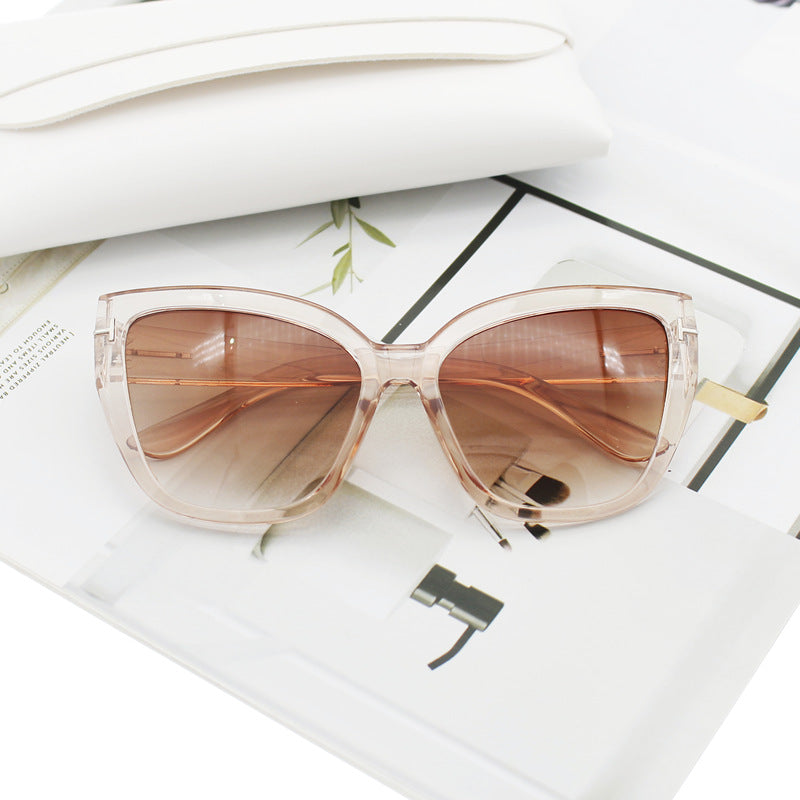 Dame Cat-Eye solbriller med elegante aksenter Skanto