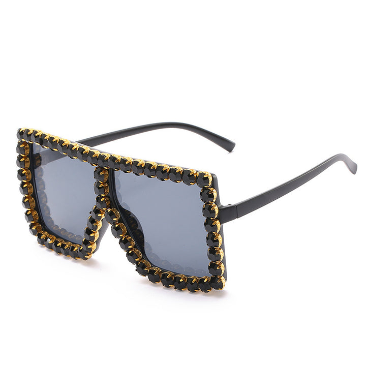 Dame moteriktig solbrille med strassdekorsjon Skanto