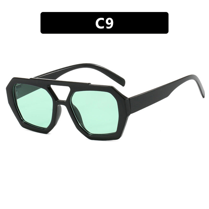 Dame geometrisk solbrille laget av robust plast med polarisert glass Skanto