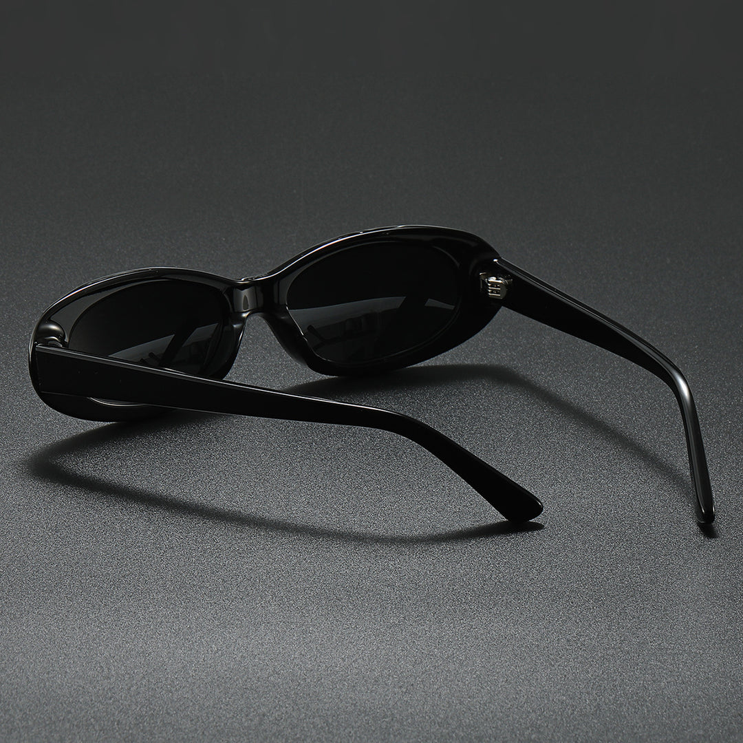 Dame moteriktig solbrille i elegant akvarellstil Skanto