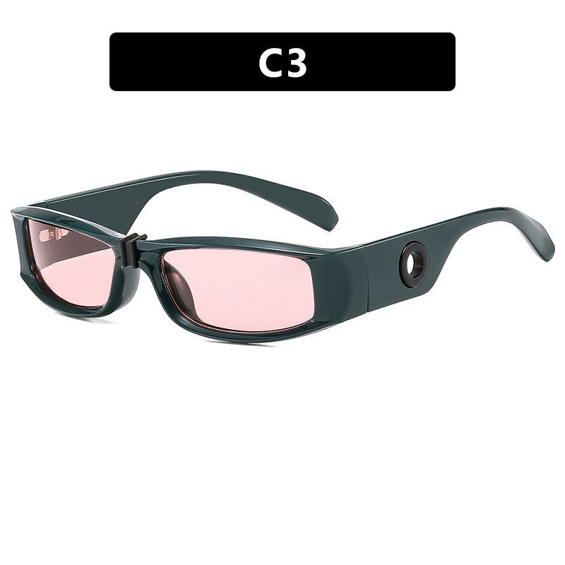 Dame moteriktig solbrille med beskyttende UV-filter og robust ramme Skanto