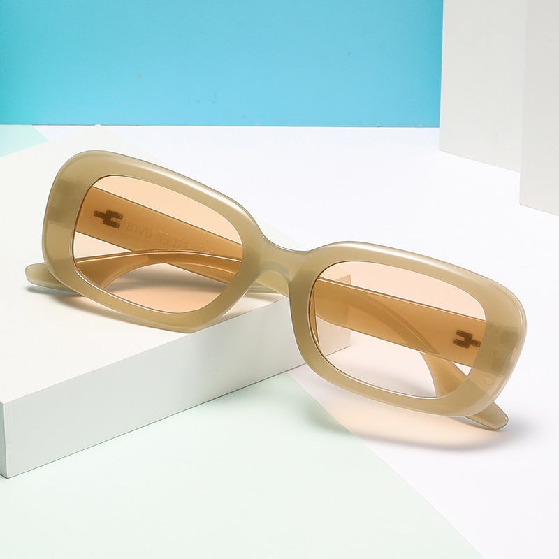 Dame moteriktig kvadratisk solbrille med bred ramme og UV-beskyttelse Skanto