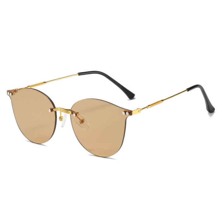 Dame moteriktig solbrille med innovativ metallramme og fleksibel nesestøtte Skanto