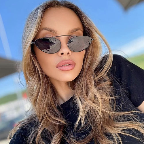 Dame modische solbrille i elegant ovaldesign Skanto