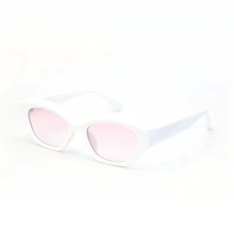 Dame Designer-solbrille med markant polygonal ramme og UV-beskyttelse Skanto