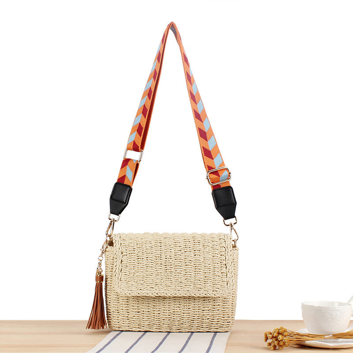 Shoulder bag made of hand-knotted natural material with decorative macrame Skanto