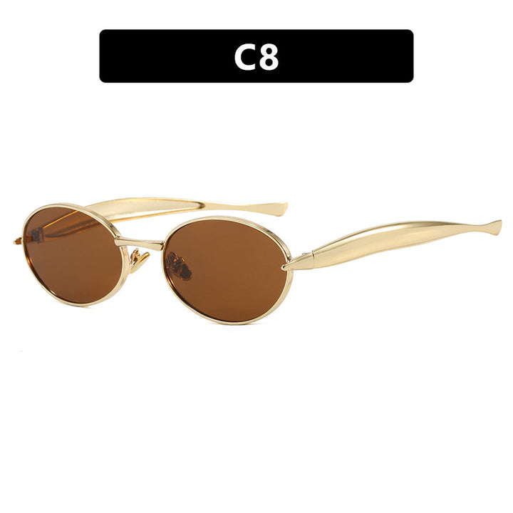 Dame moteriktig solbrille med oval ramme og glitrende detaljer Skanto
