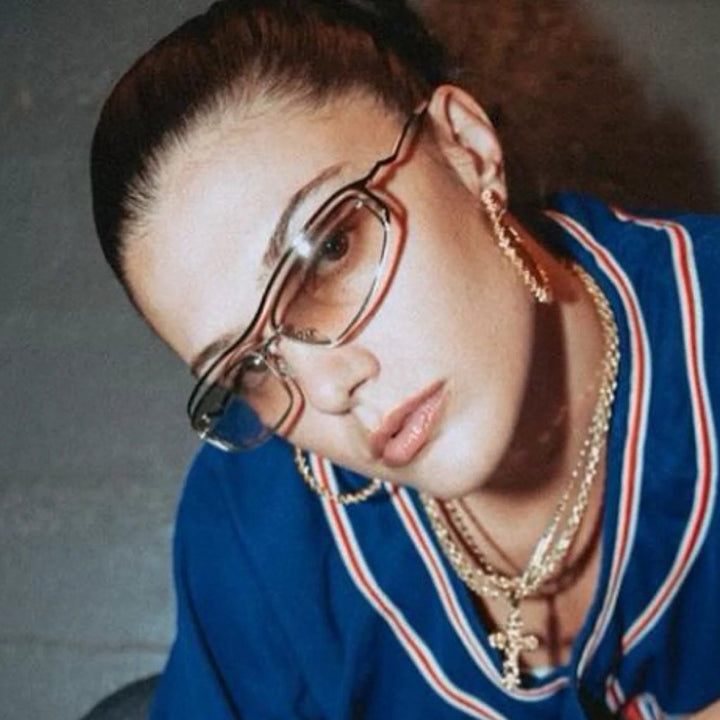Damer futuristisk solbrille med elegant metallramme og høye transparente glass Skanto