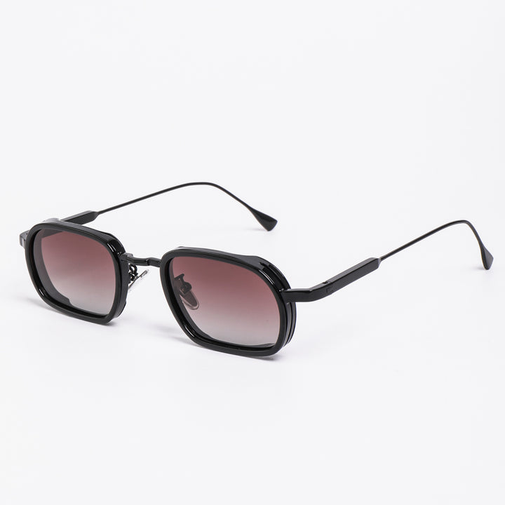 Dame moteriktig solbrille med robust metallramme og trendy glass Skanto