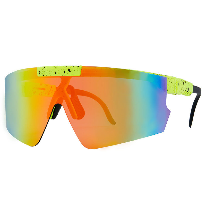 Dame Sport-solbrille i moderne design med store glass Skanto