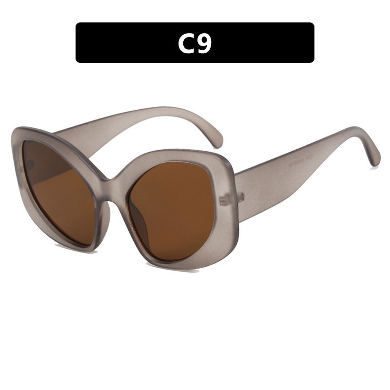 Dame elegant oversized solbrille med markant design Skanto