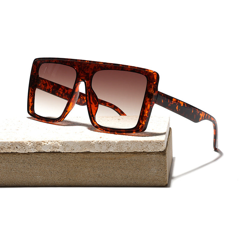 Dame oversized kvadratisk solbrille med luksuriøst skilpadde-design Skanto