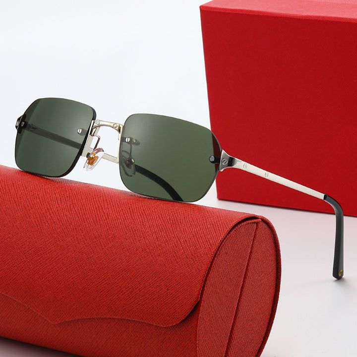 Dame elegante moteriktig solbrille med høykvalitets metallramme Skanto