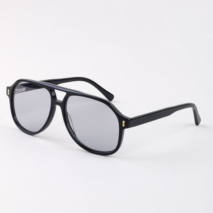 Dame moderne solbrille med innovativ ramme Skanto
