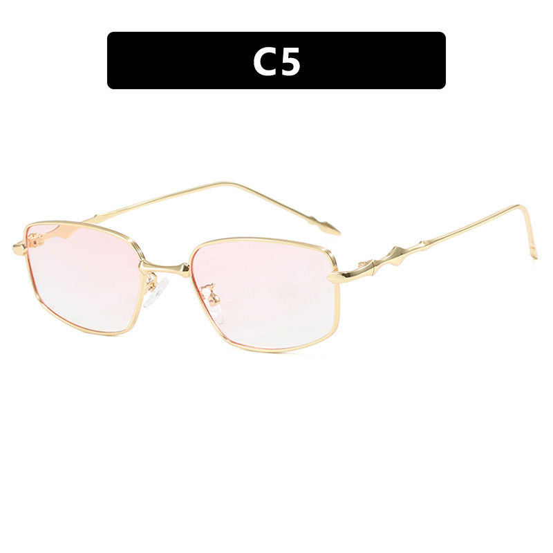 Dame moteriktig kvadratisk solbrille i unikt design Skanto