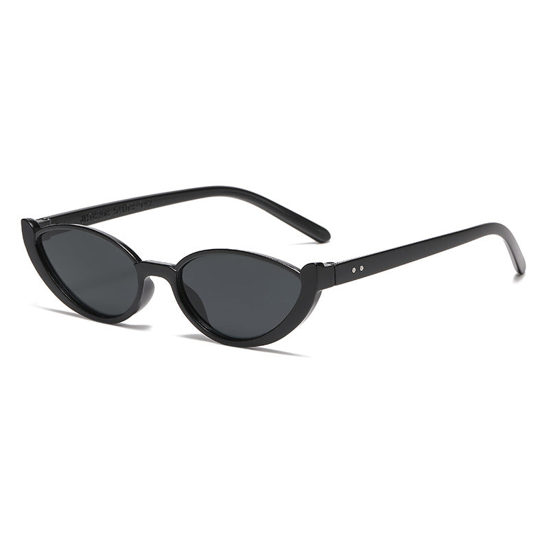 Dame elegant solbrille i stilfull kattøye-design Skanto
