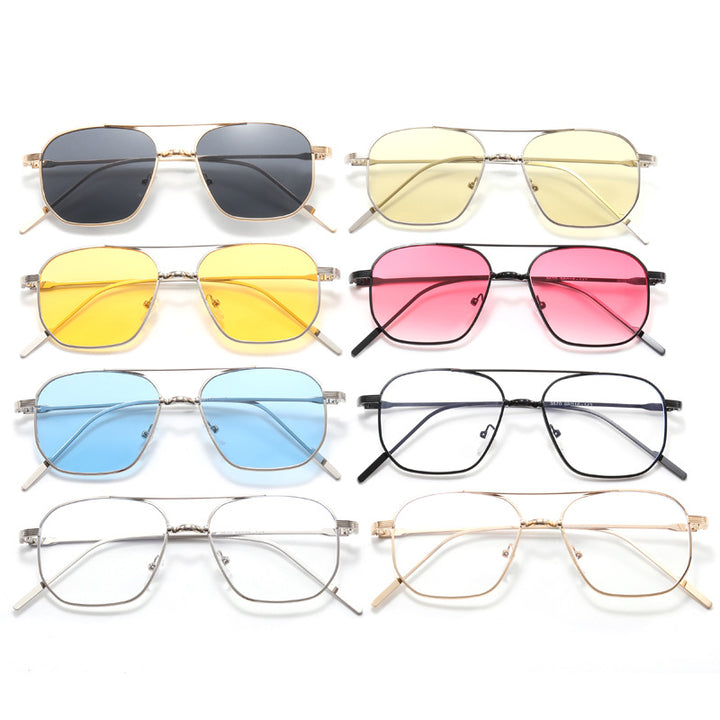 Dame moteriktig geometrisk brille med elegant metallramme Skanto