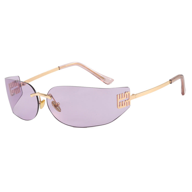 Dame futuristisk designer solbrille med uvanlig ramme og UV-beskyttelse Skanto