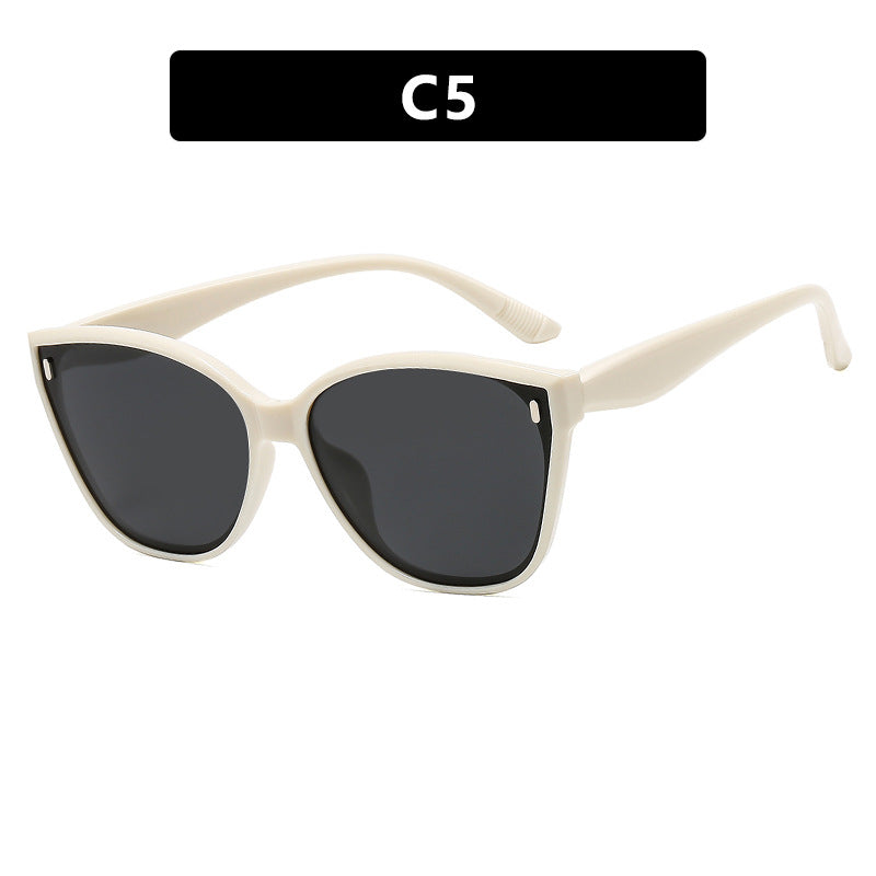 Dame Cat-Eye solbriller med beskyttende UV-filter og stilfull ramme Skanto