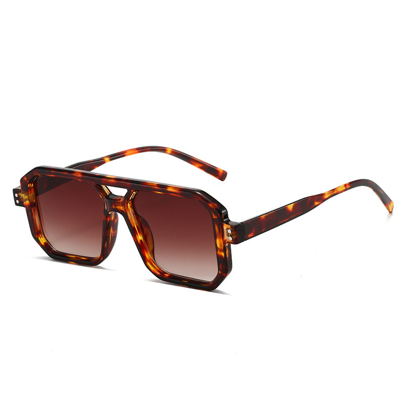 Dame moteriktig solbrille i moderne åttekantet design Skanto