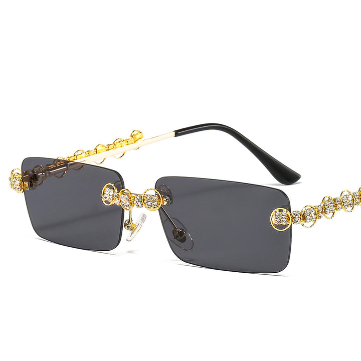 Dame Designer-solbrille med glitrende ramme og rektangulært glass Skanto