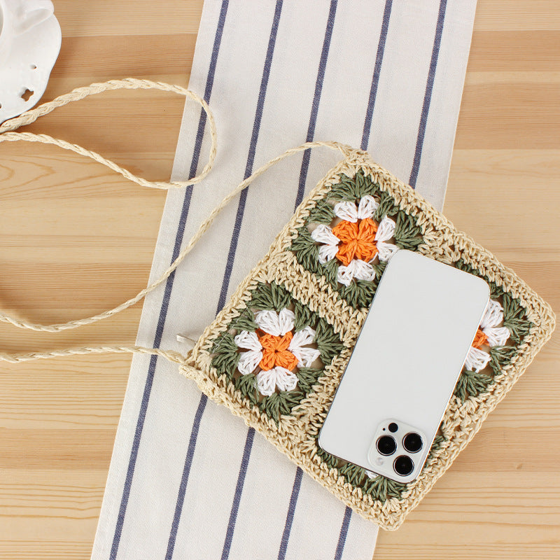 Hand-knotted shoulder bag in floral design Skanto