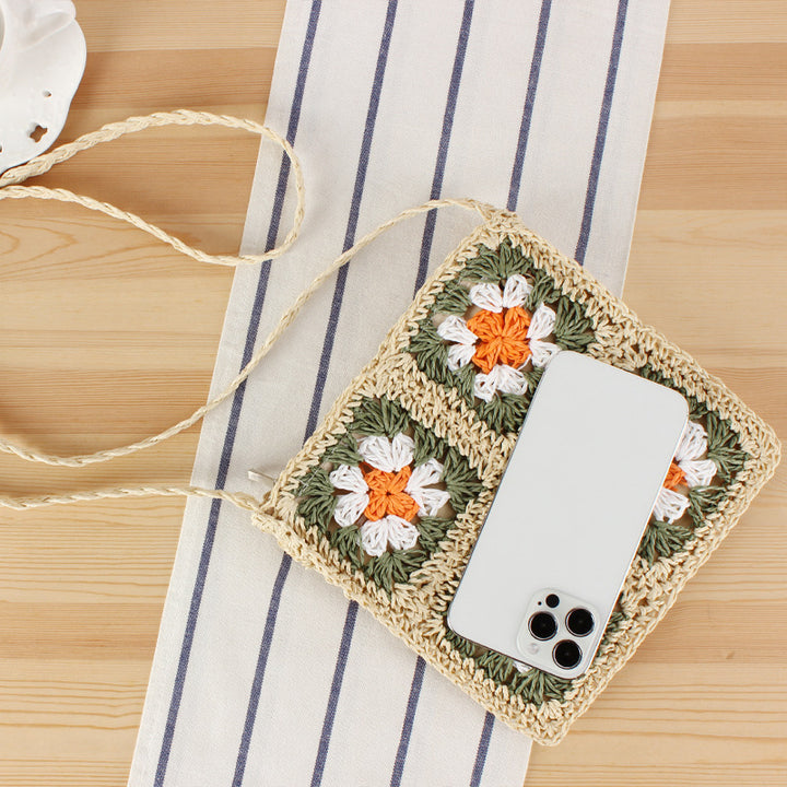 Hand-knotted shoulder bag in floral design Skanto