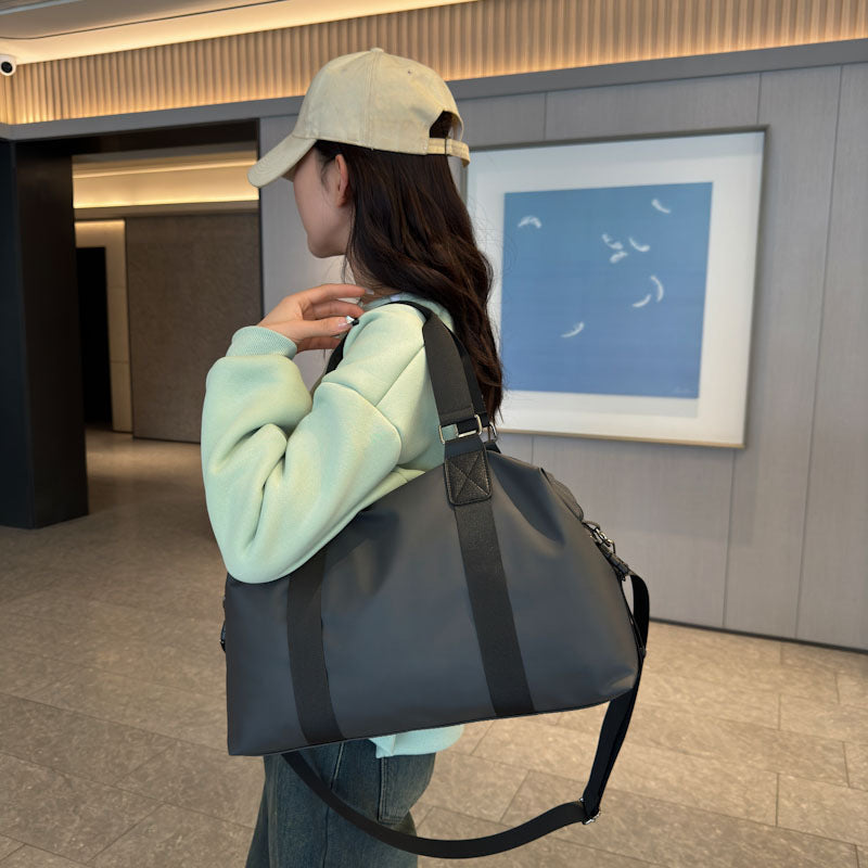 Sporty reisekoffert med vannavvisende egenskaper og ergonomiske bærehåndtak Skanto