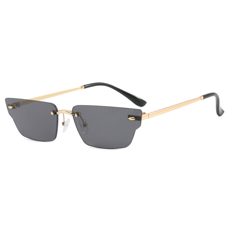 Dame geometrisk solbrille med filigranramme og transparente glass Skanto