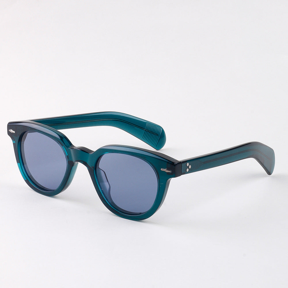 Dame solbrille i elegant, feminin design med høyverdig plastramme Skanto