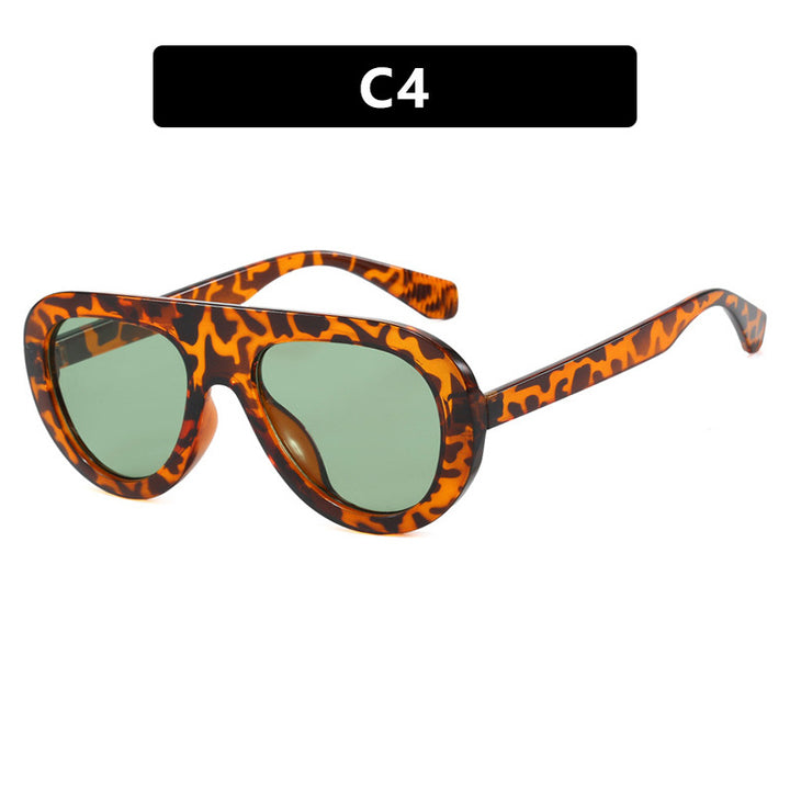 Dame moteriktig oversized solbrille med beskyttende UV-filter og komfortabel ramme Skanto