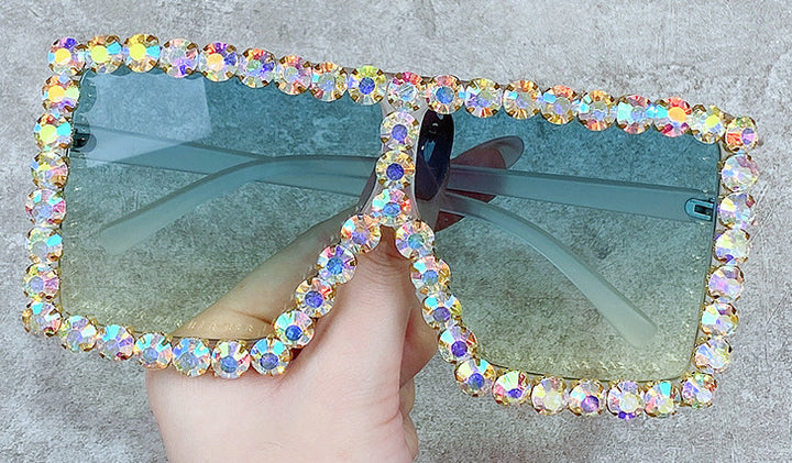 Dame moteriktig solbrille med strassdekorsjon Skanto
