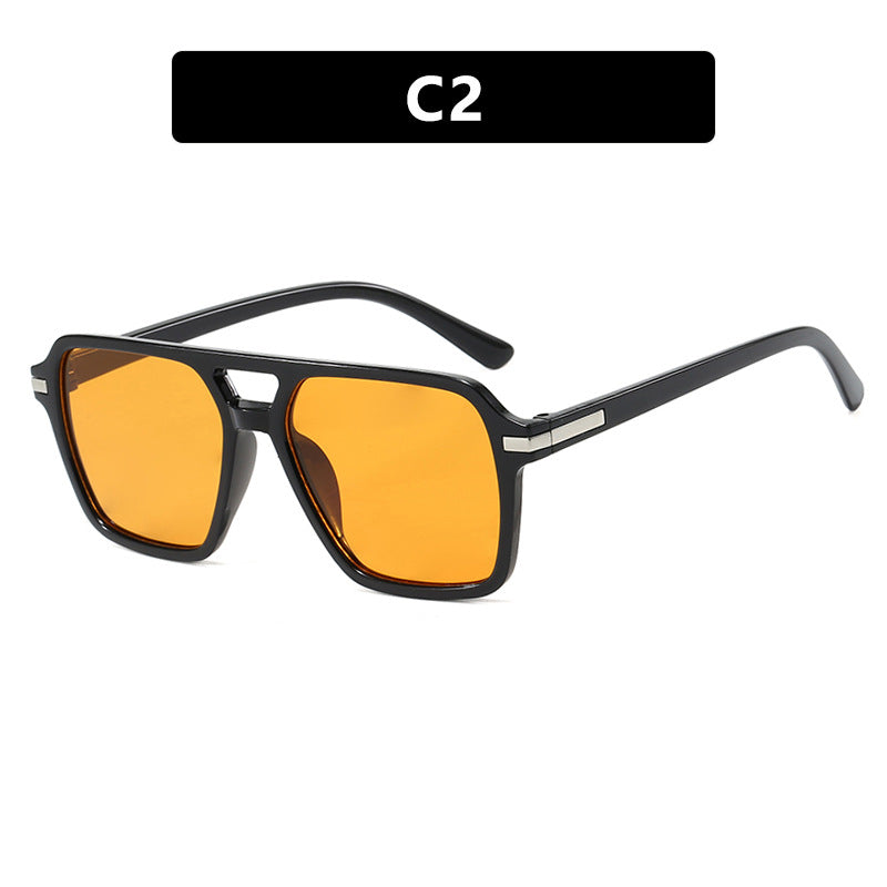 Dame moteriktig rektangulær solbrille med stilig design og UV-beskyttelse Skanto