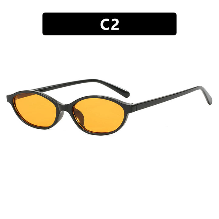 Dame moteriktig solbrille med elegant oval ramme og UV-beskyttelse Skanto