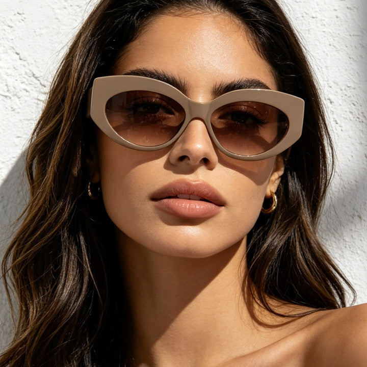 Dame Cat-Eye solbriller med lekent gjennomsiktig design Skanto