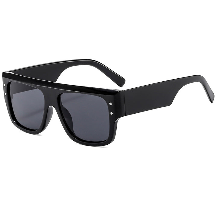 Dame moteriktig solbrille med rektangulært ramme og polarisert glass Skanto