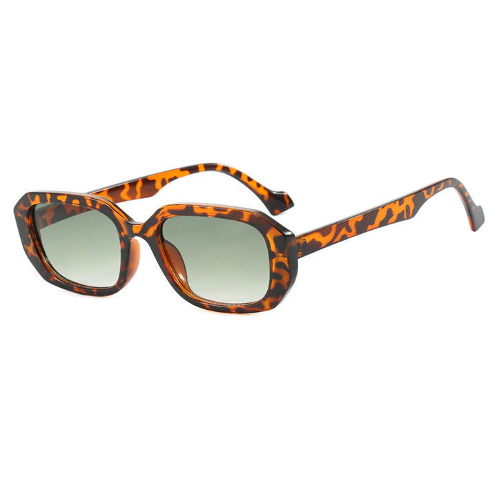 Dame moteriktig solbrille med elegant geometrisk design Skanto